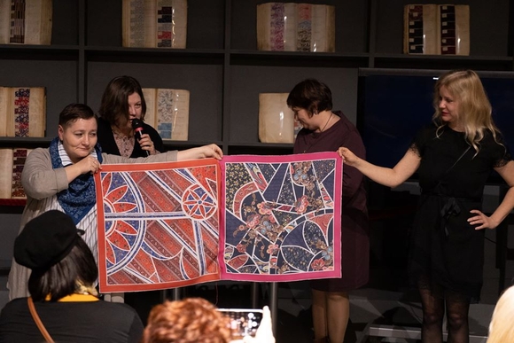 Сувенирные платки, разработанные в Политехе, открыли дорогу «Ситцевому Экспрессу»