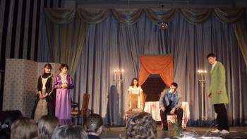 Сцена из спектакля театральной студии ИНПО